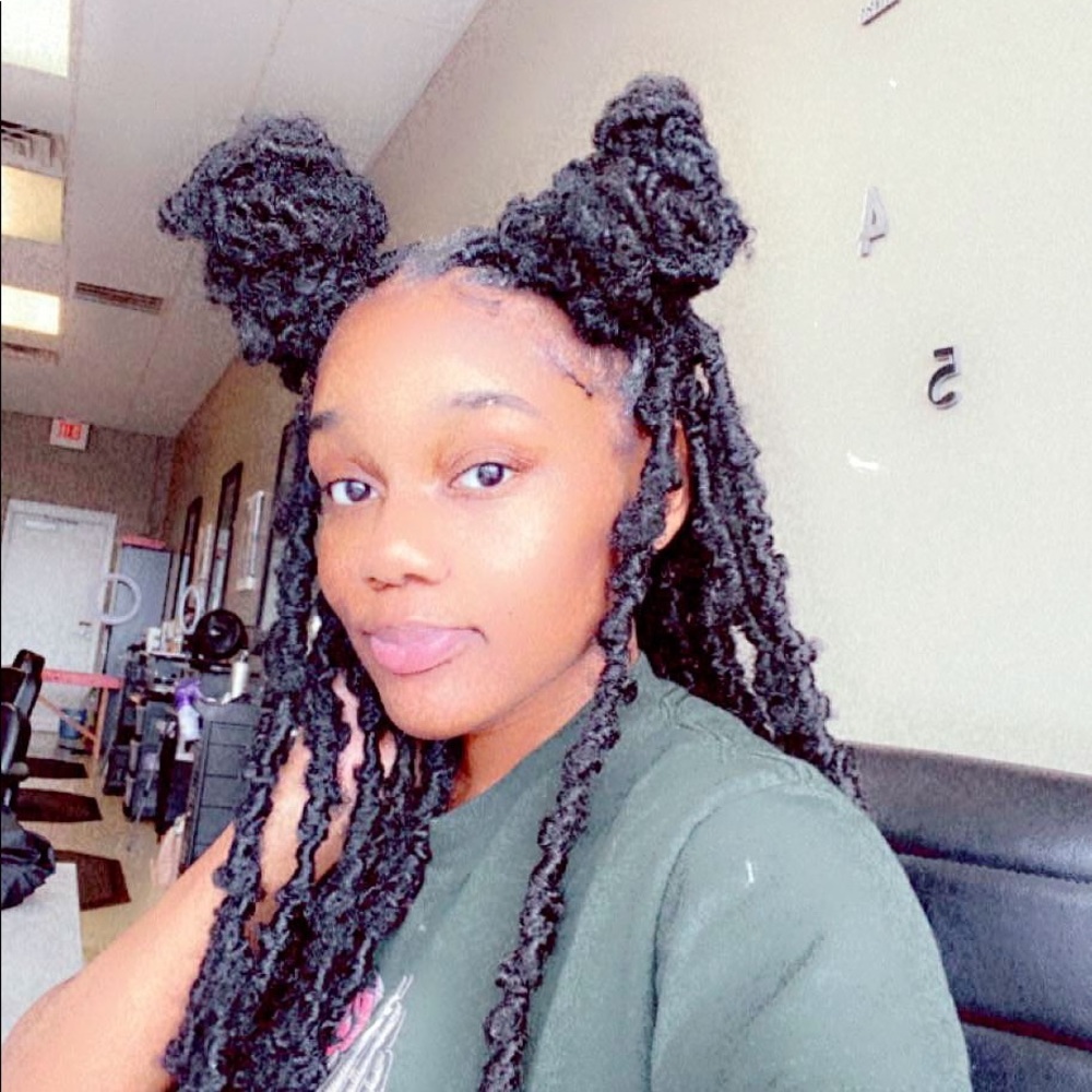 Meet your Posher, Nyla